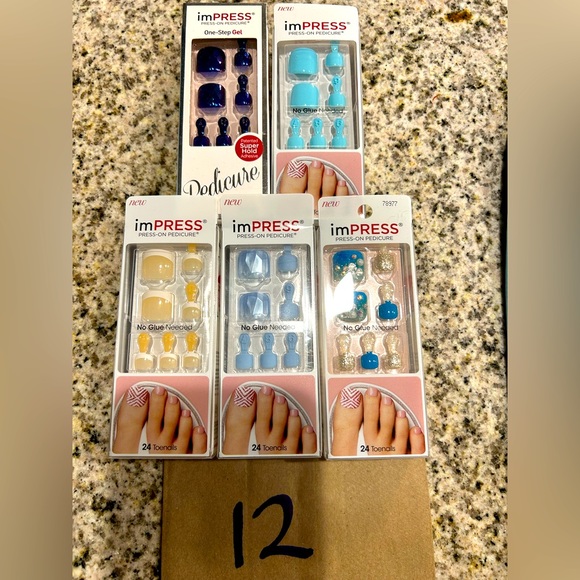 Press-On Nails - Picture 1 of 2